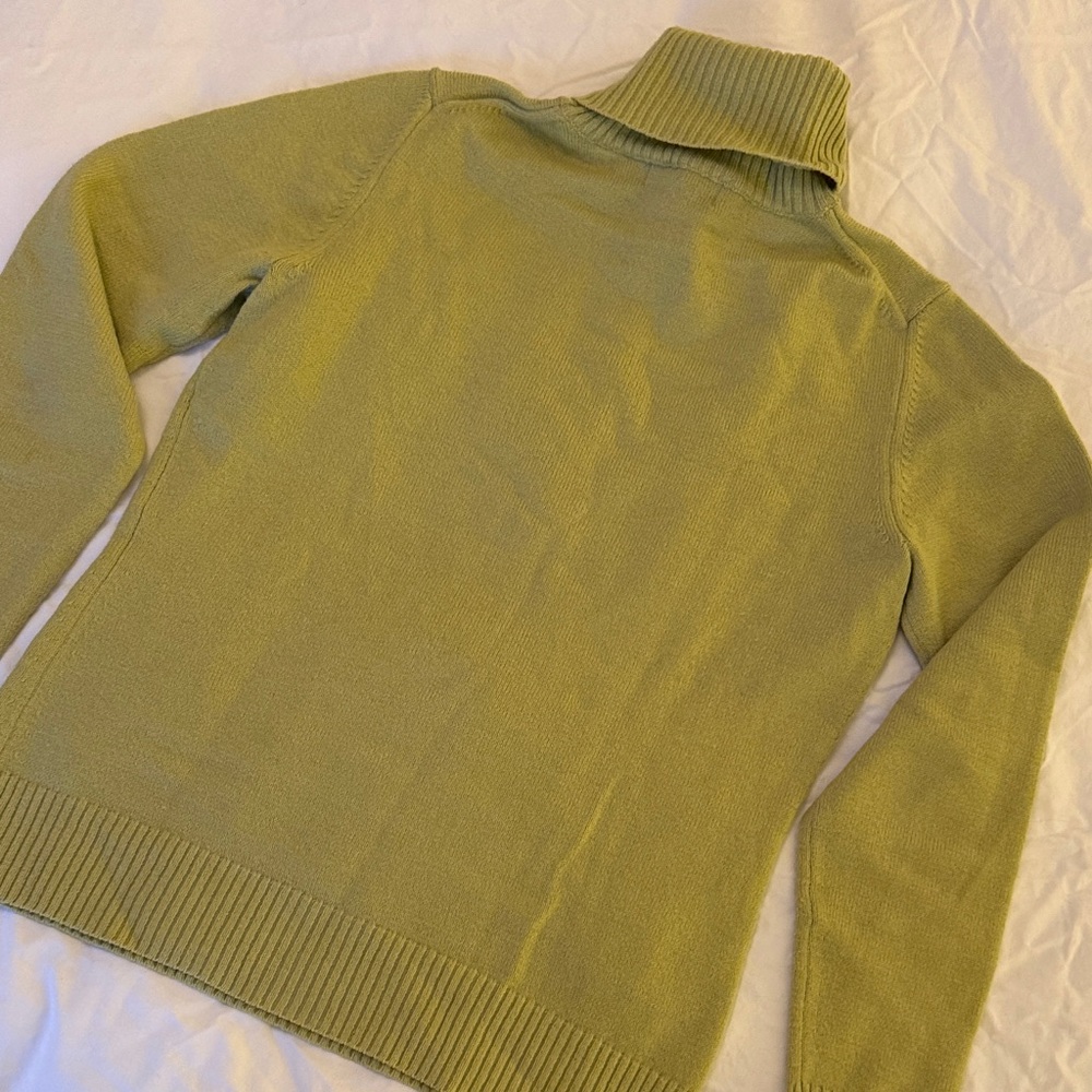 Banana Republic lime green merino wool Turtleneck Sweater - Picture 3 of 3